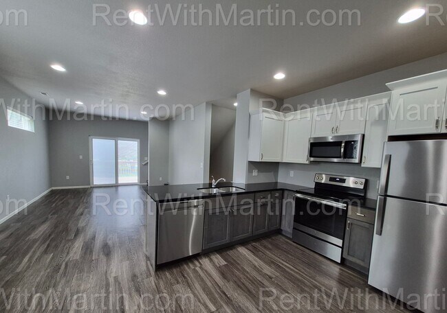214-216 N Francis St