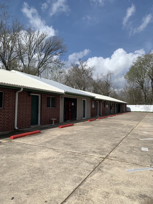 Building Photo - 4831 Sycamore Ave Unit 3