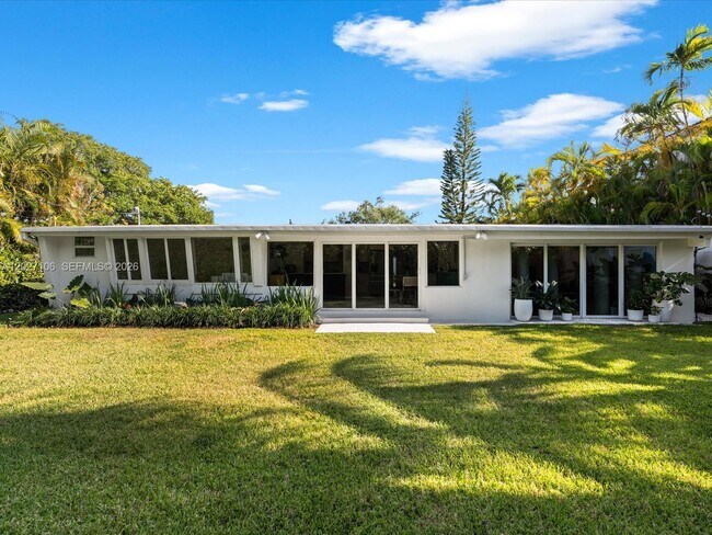 Photo - 1945 Alamanda Dr