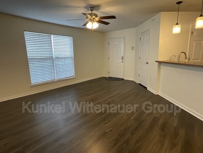 Photo - 701 Tower Grove Dr