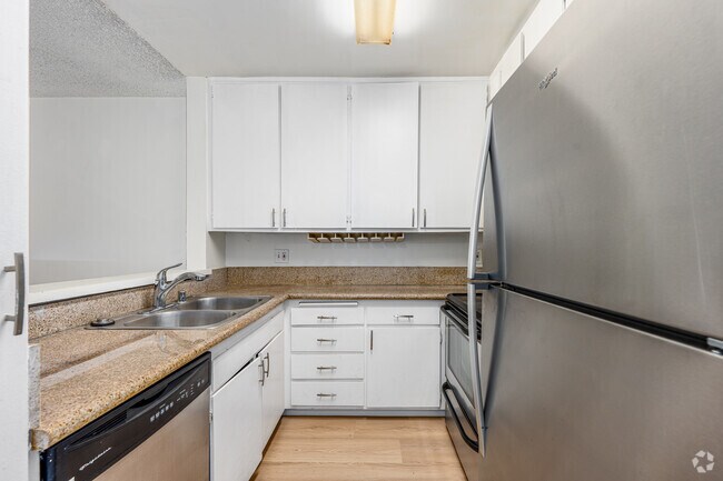 1BR, 1BA - 1,000SF - Kitchen