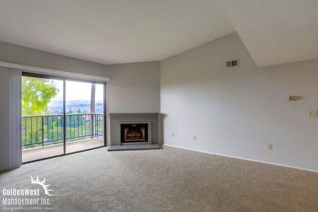 Breezy 2Bdm 2Ba Top-Floor Corner Condo with Mountain Views!