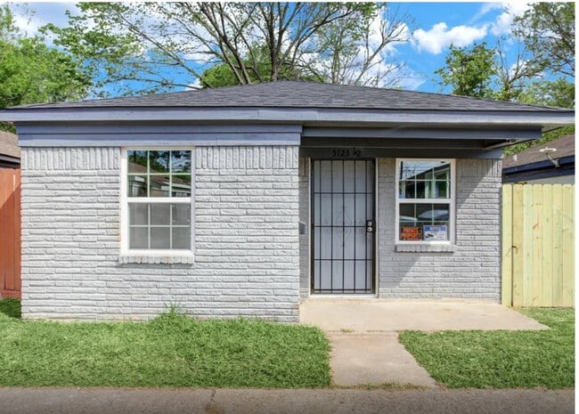 Building Photo - 5123 Peachtree St