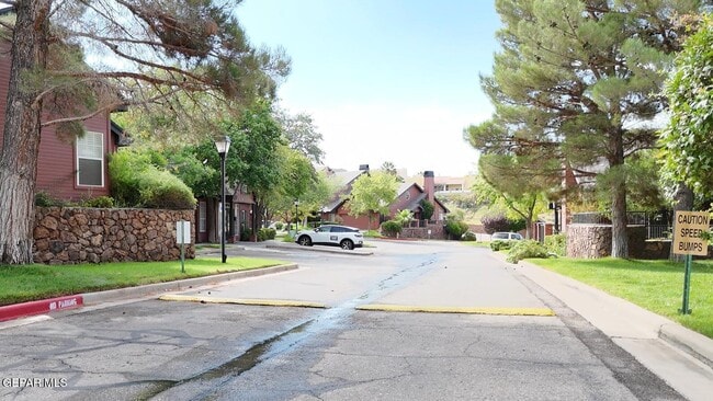 Photo - 31 Stratford Hall Cir