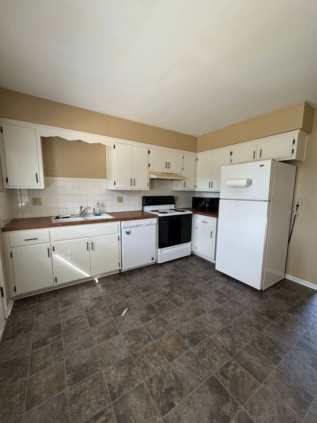 Photo - Comfort & Convenience in Shawnee – 3BR Duplex Coming Soon!