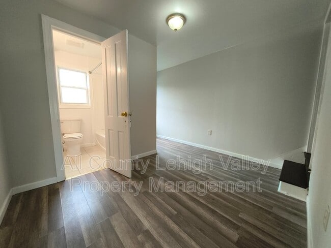 Photo - 339 W Lincoln St