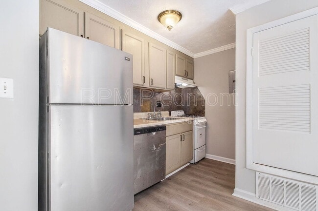 Photo - 2805 I-85 Unidad B34