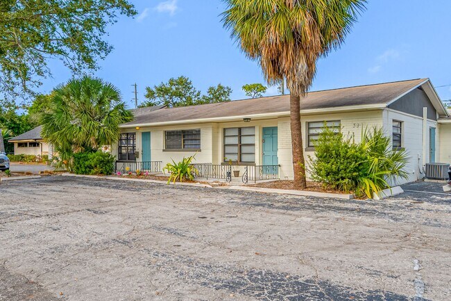 Photo - Kenwood Villas