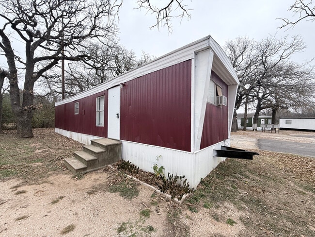 Building Photo - 215 Weeks Rd