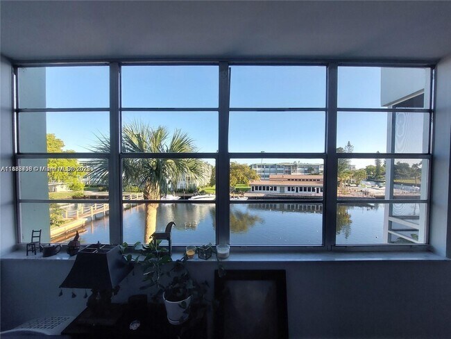 Photo - 2741 Taft St Unit 305