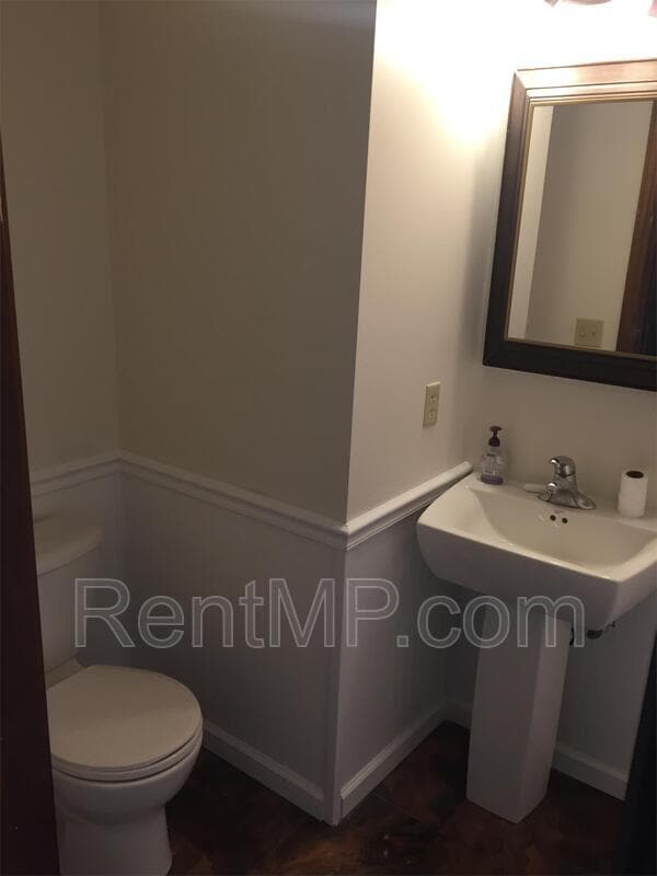 Photo - 1606 W Broadway St