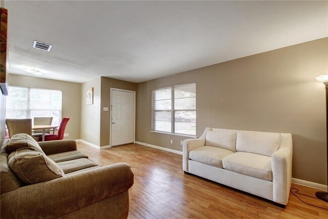 Photo - 507 Bellevue Pl