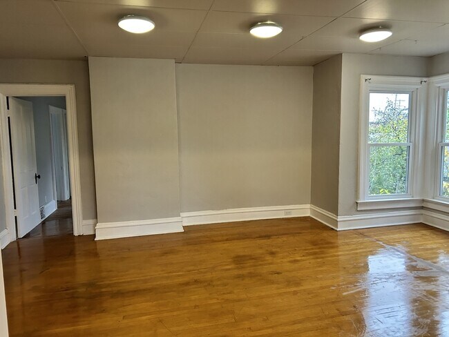 Photo - 120 E Franklin Ave