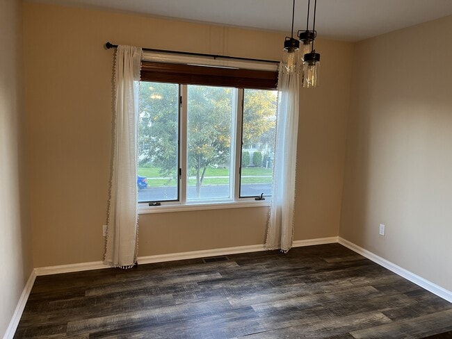 Photo - 307 W High St
