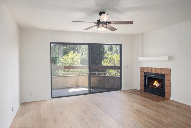 Building Photo - 7245 Navajo Rd Unit D260 Rental