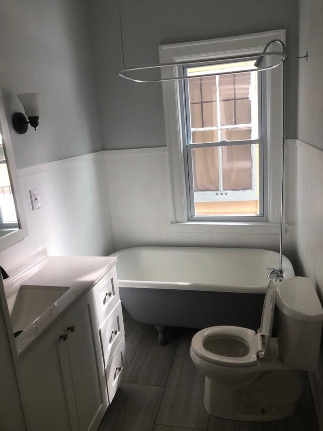 Photo - 126 Oxford Ave Unit 2