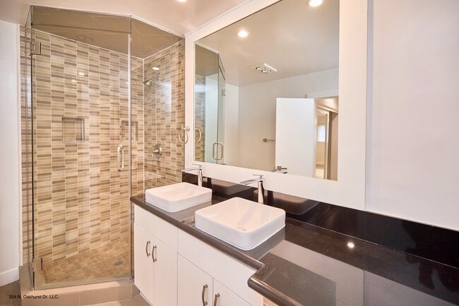 Apartment 207 - Master Bath - Oakhurst 90210 Apartments