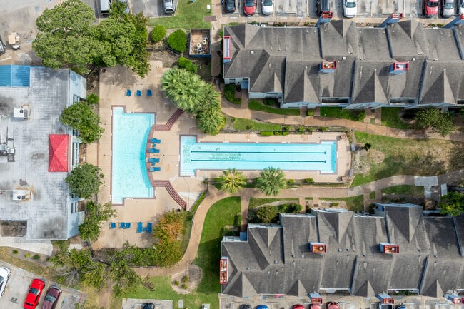 Building Photo - 7979 Westheimer Apartments