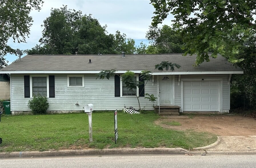 Photo - 902 E Stone St