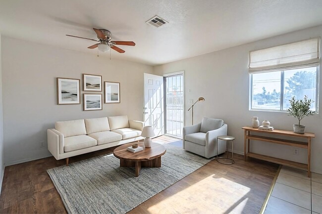 Building Photo - 1702 W Shangri La Rd Unit Apt 3