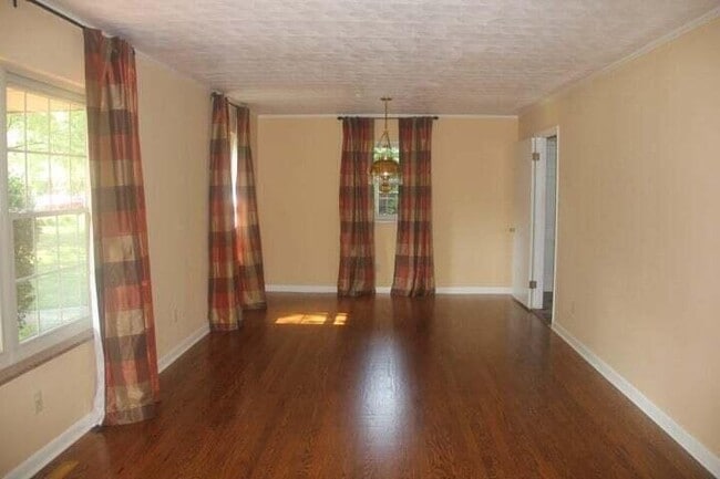 Photo - 3009 Oakland Dr NW