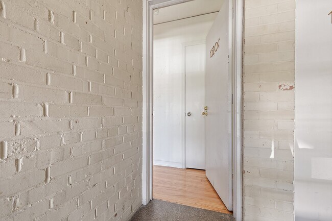 Photo - 1520 E 17th St Unidad A