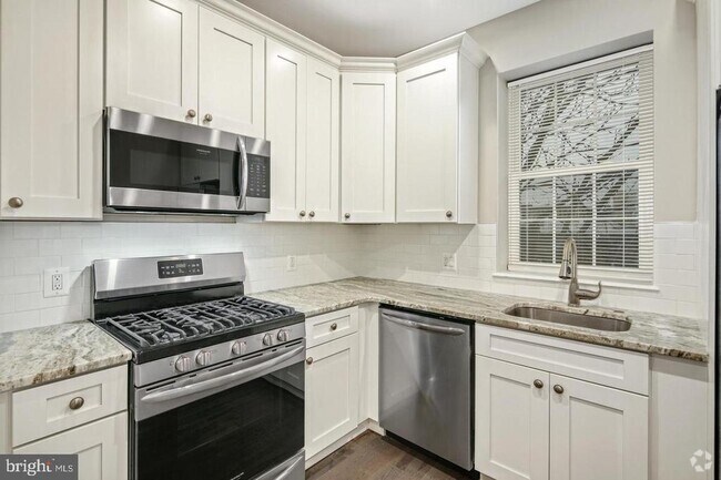 Building Photo - 237 S 45th St Unit 3 Rental