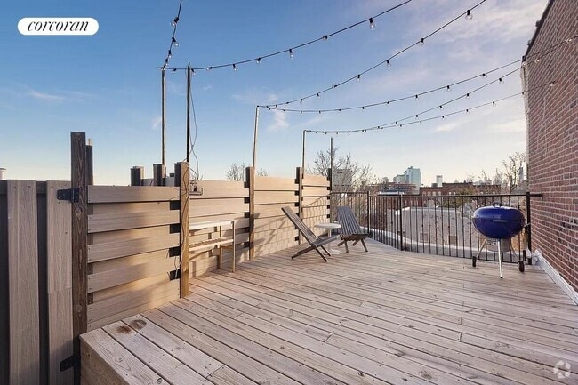 Building Photo - 642 Leonard St Rental