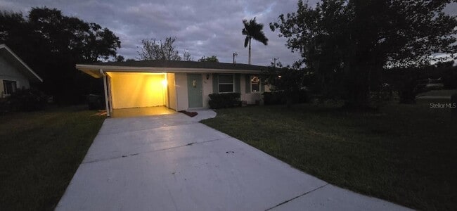 Photo - 401 Skylark Ln NW