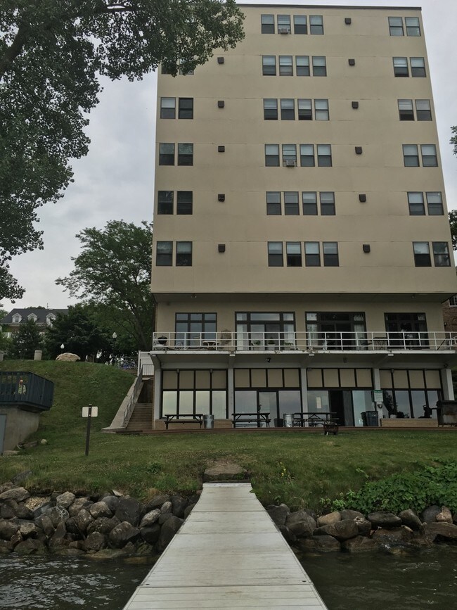 Mendota Lakeshore Apartments For Rent in Madison, WI