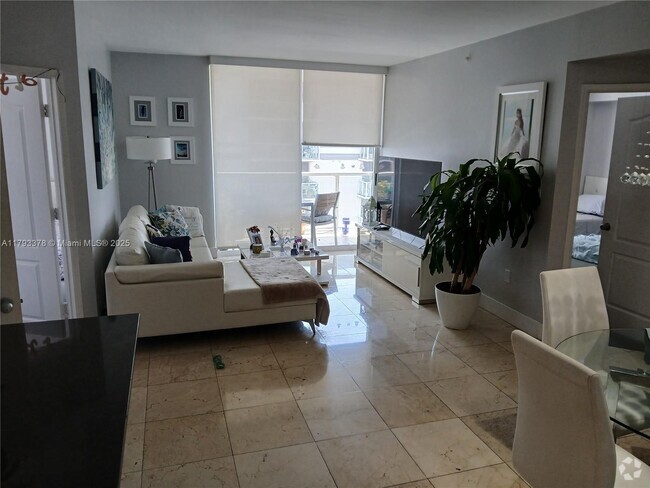 Building Photo - 5085 NW 7th St Unit PH6 Rental