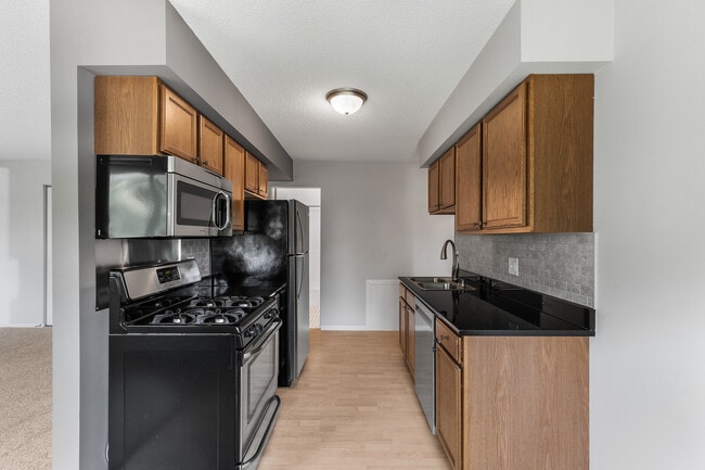 Building Photo - 2720 Rosalyn Ct Unit 303
