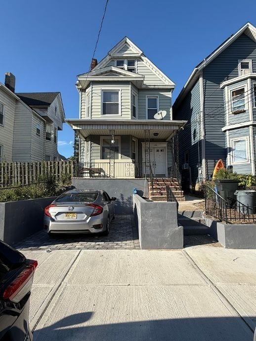Building Photo - 125 W 3rd St Rental
