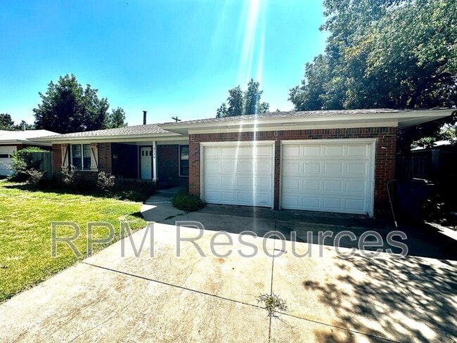 Photo - 2136 Carlton Way