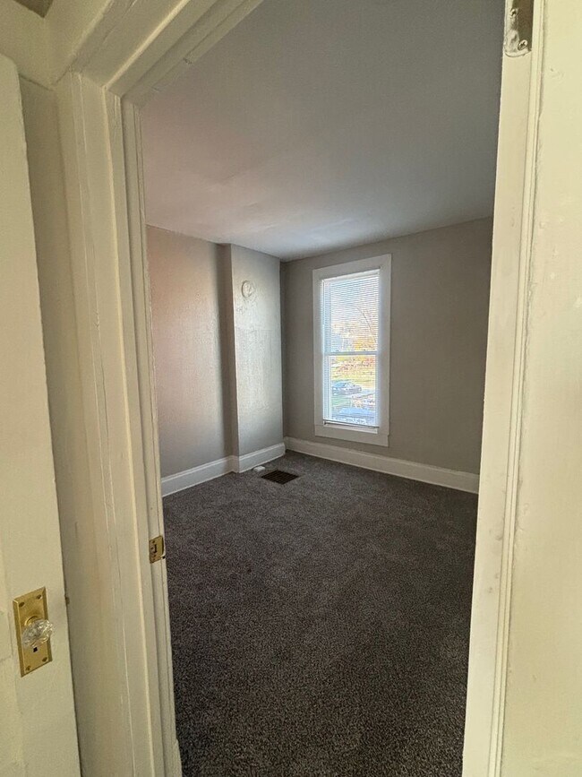 850-852 E Livingston Ave.