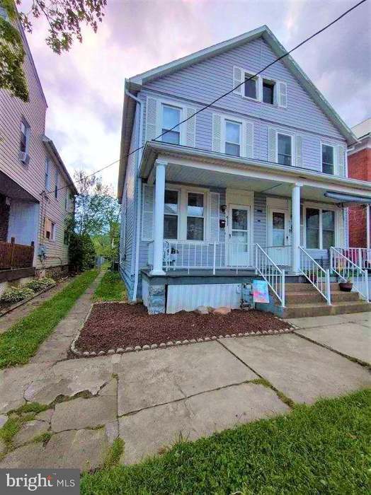 Photo - 409 Race St House
