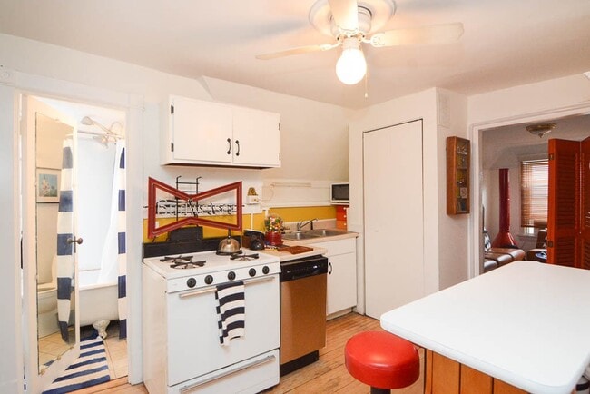 Photo - 1703 W Nelson St Unit J07P