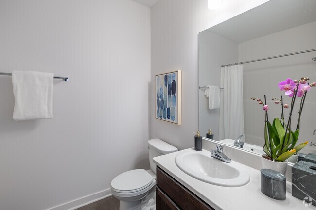 2BR, 2BA - 1,040SF - Second Bathroom