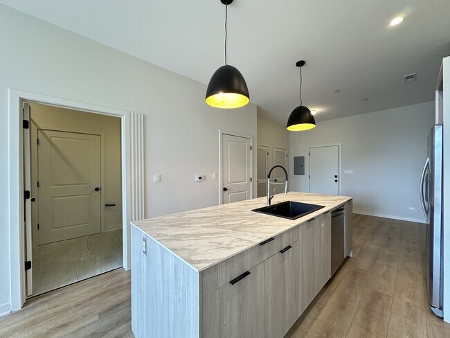 Photo - 6340 W Belmont Ave Unidad 302