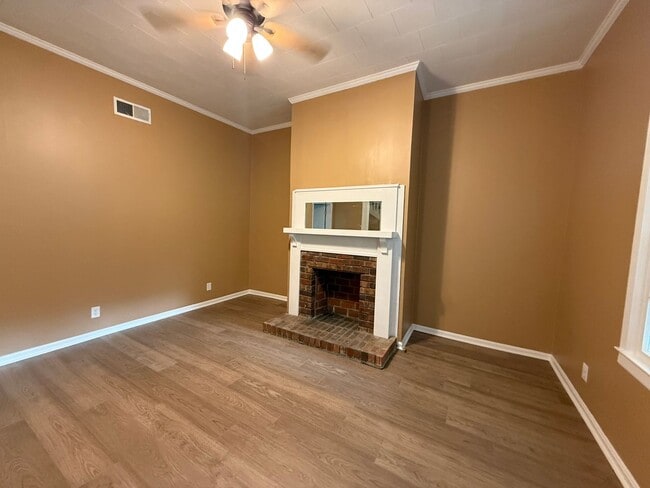 Building Photo - 4 Bedrooms, 2 Bathrooms - Home in Rome!