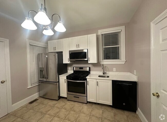Building Photo - 636 E 5th St Unit #0 Rental