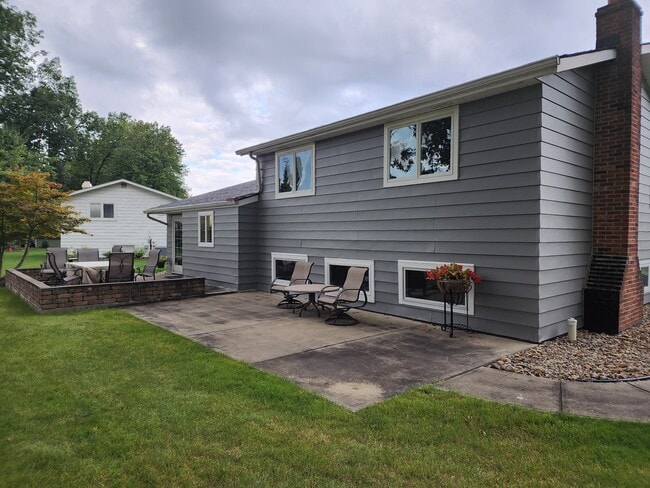 Photo - 20311 Village Green Dr