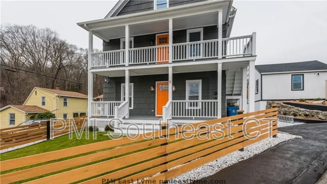 Building Photo - 5 Hunters Rd Unit Apt 1