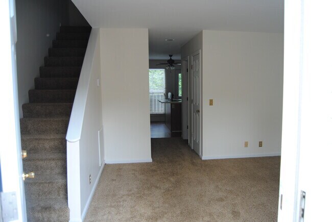 Building Photo - 217 Walton Ferry Rd Unit Apt 104