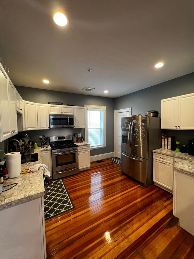 Renovated Dorchester 3 Bed/2 Bath Condo on... - Renovated Dorchester 3 Bed/2 Bath Condo on...