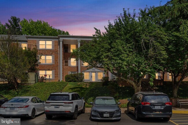 Building Photo - 7721 Tremayne Pl Unit 204