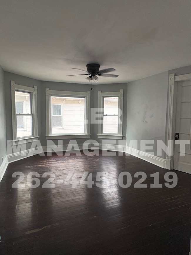 Photo - Spacious 3 Bedroom Upper!