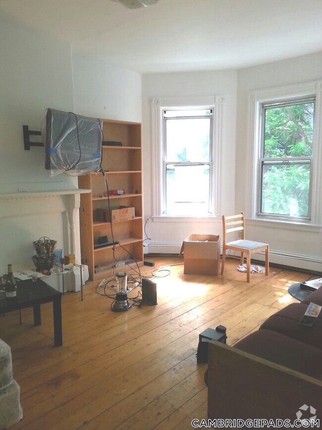 Building Photo - 254 Windsor St Rental