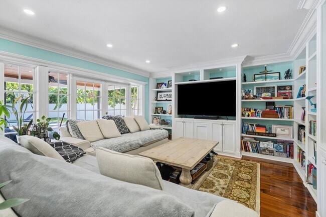 Photo - 900 SW 16th St