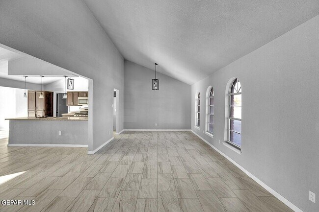 Photo - 3709 Roslyn Dr